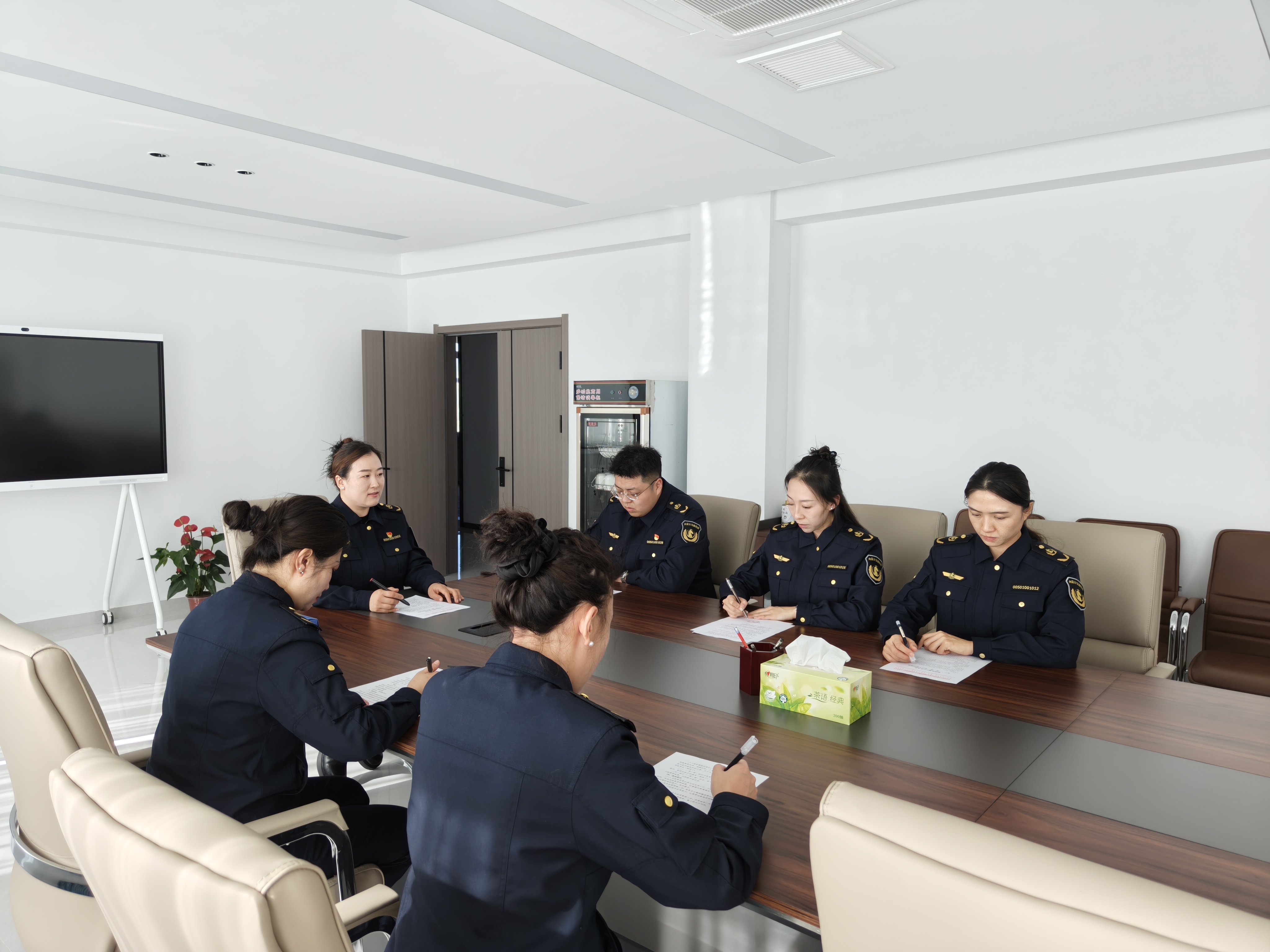 女人与公狍交酡女免费