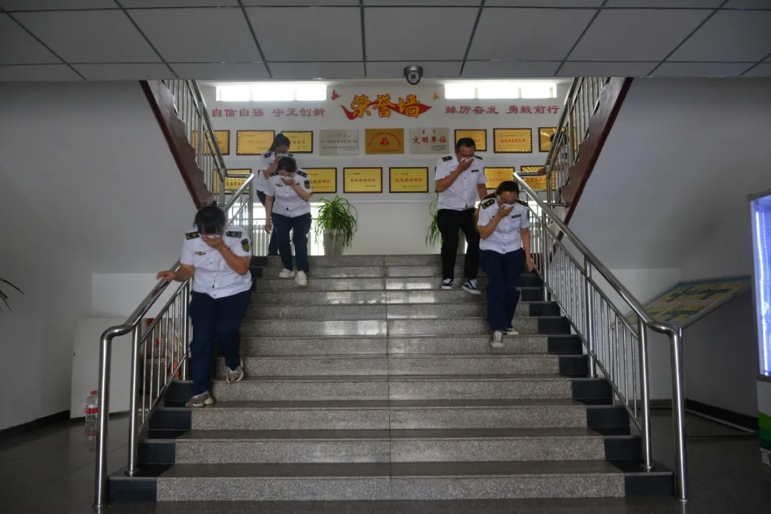 女人与公狍交酡女免费