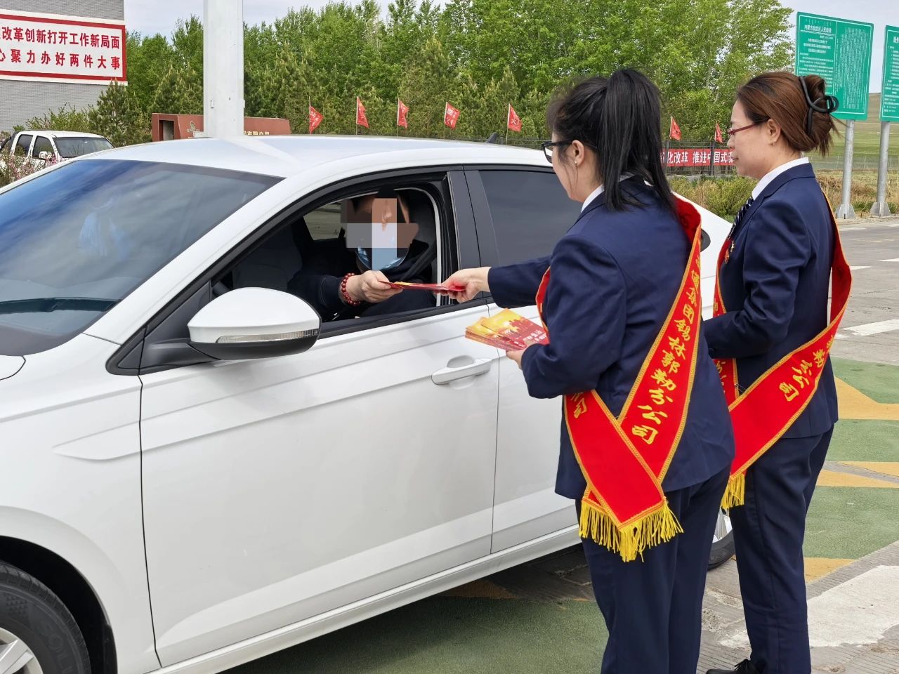 女人与公狍交酡女免费