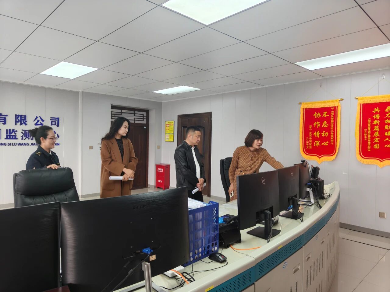 女人与公狍交酡女免费