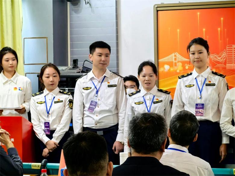 女人与公狍交酡女免费