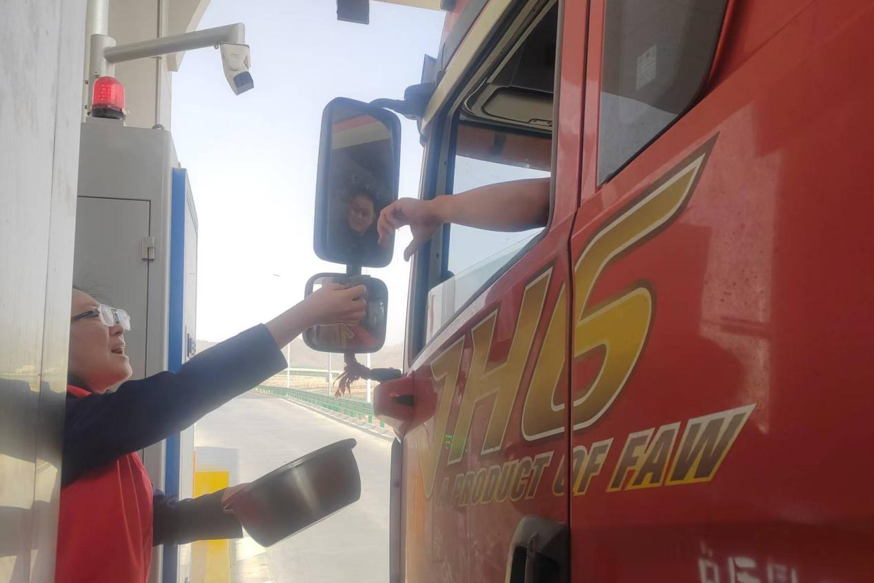 女人与公狍交酡女免费