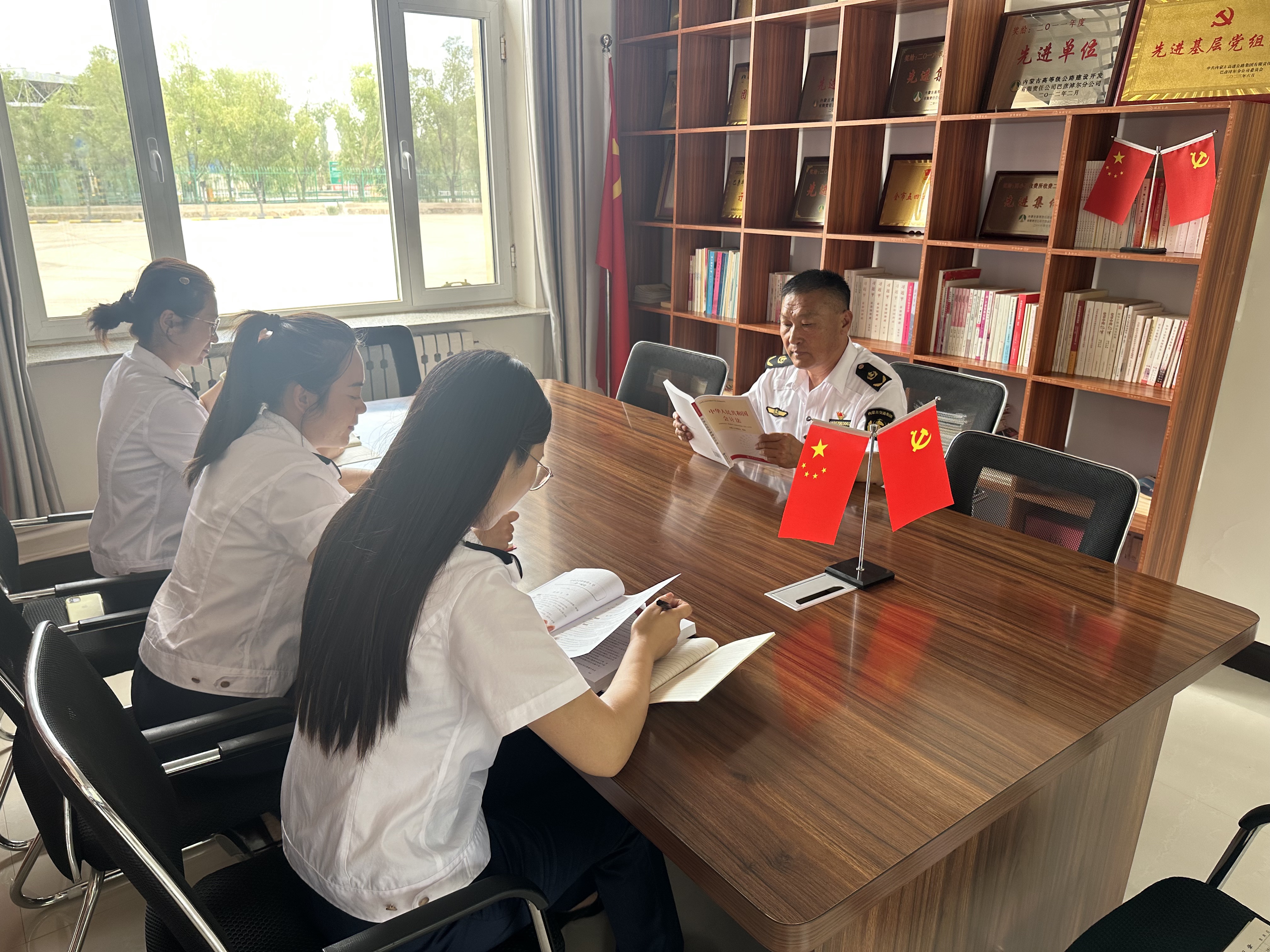 女人与公狍交酡女免费