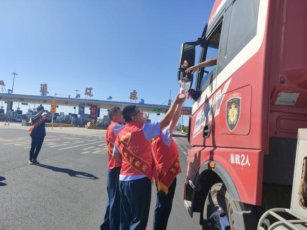 女人与公狍交酡女免费