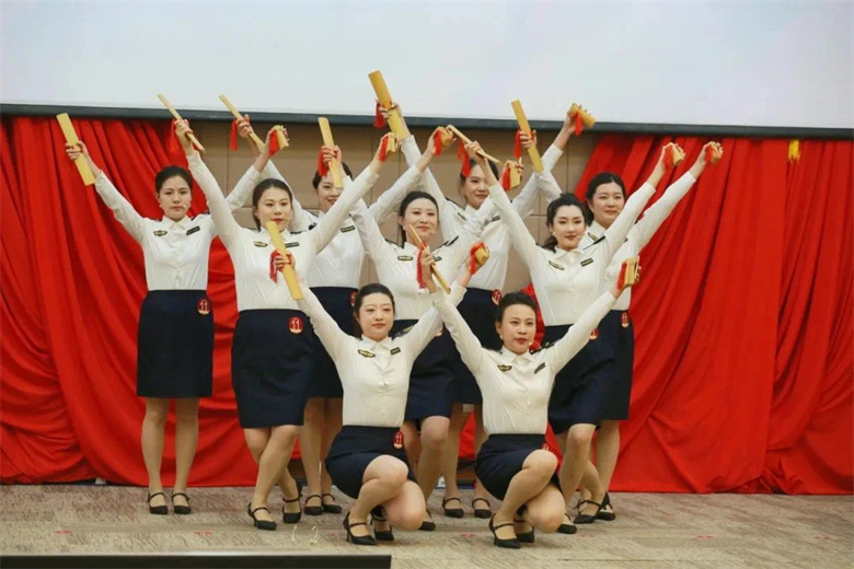 女人与公狍交酡女免费