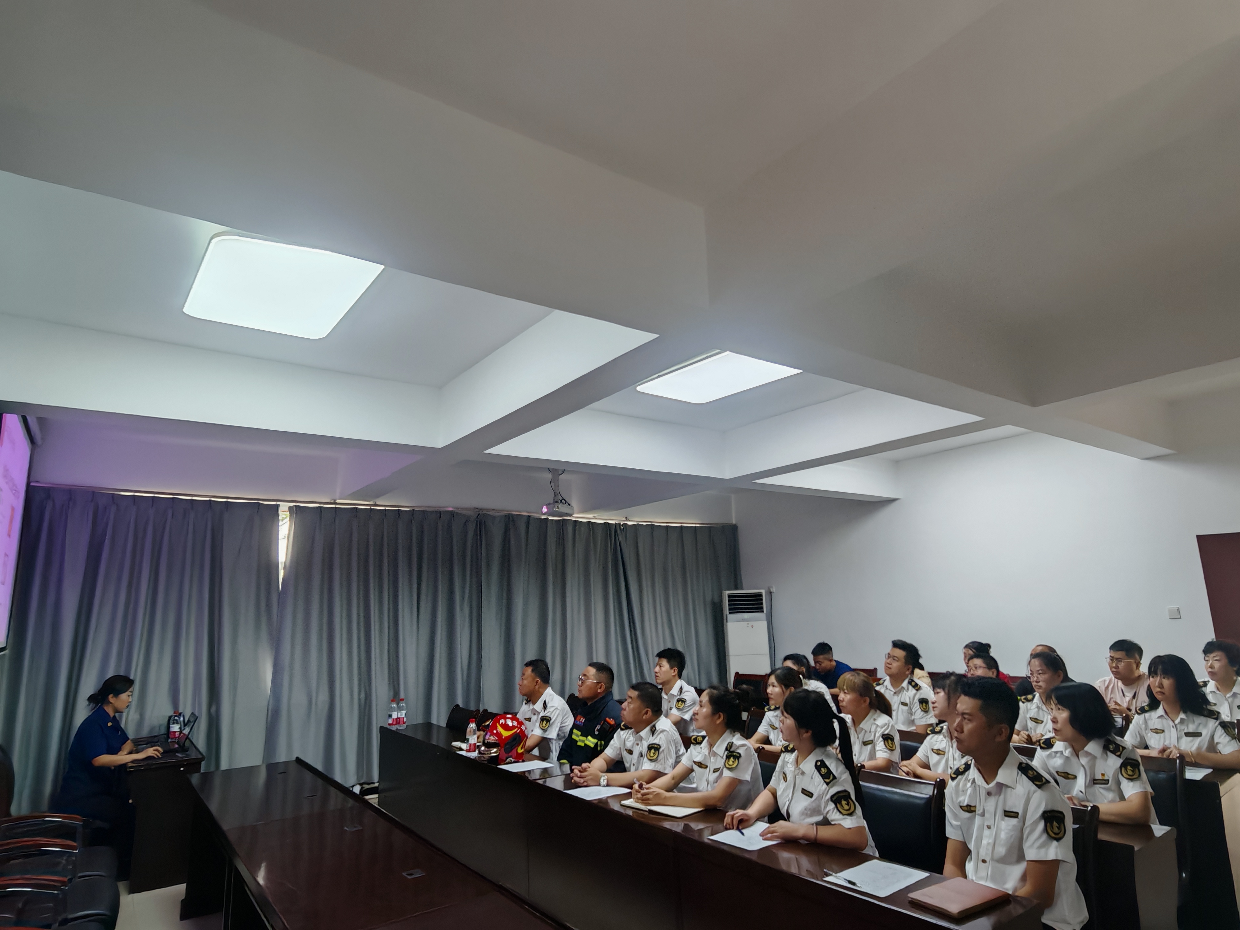 女人与公狍交酡女免费