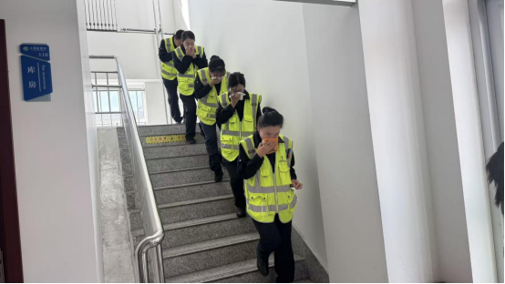 女人与公狍交酡女免费