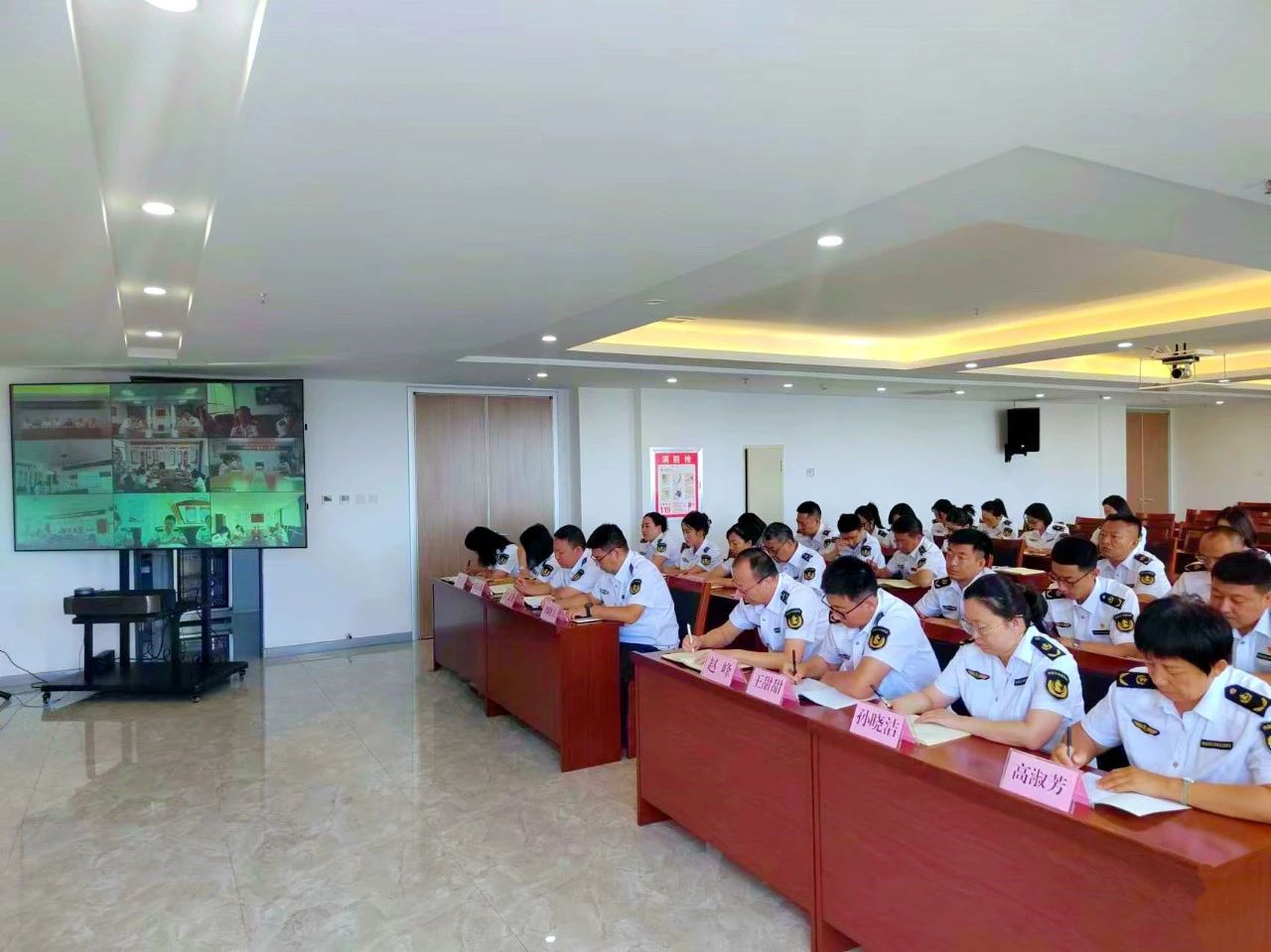 女人与公狍交酡女免费