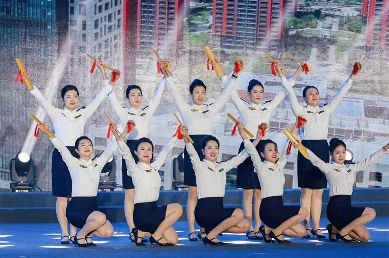 女人与公狍交酡女免费