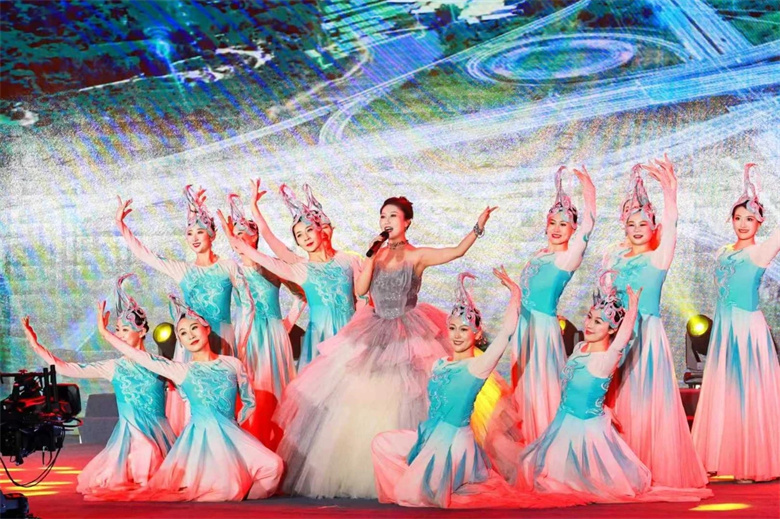 女人与公狍交酡女免费