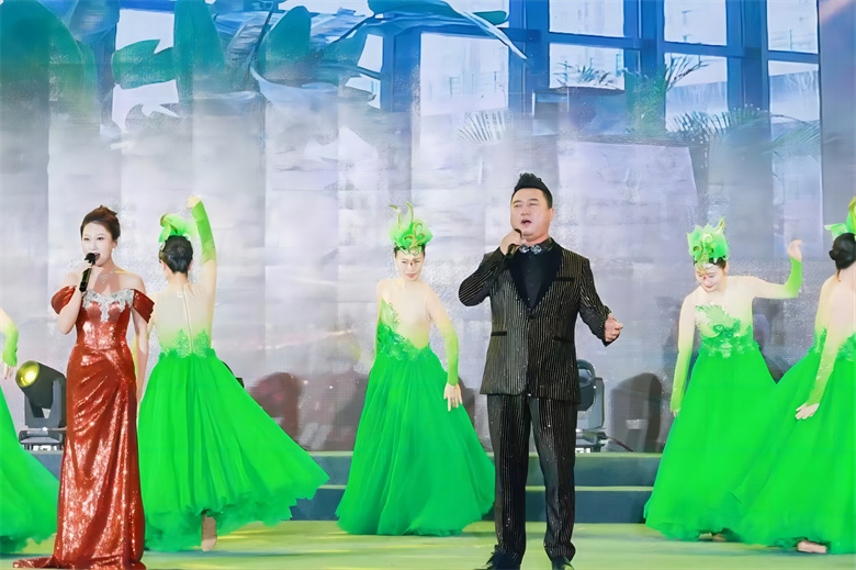 女人与公狍交酡女免费