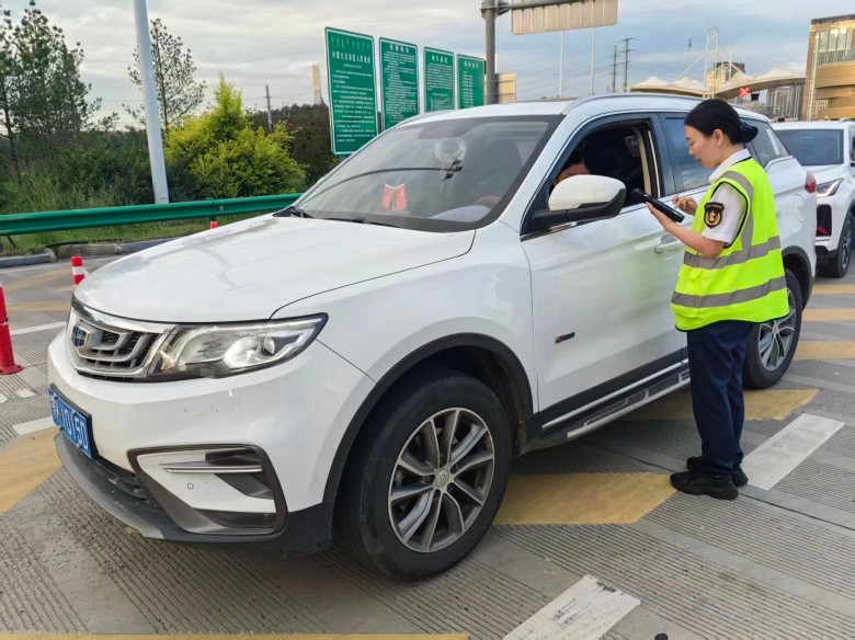 女人与公狍交酡女免费