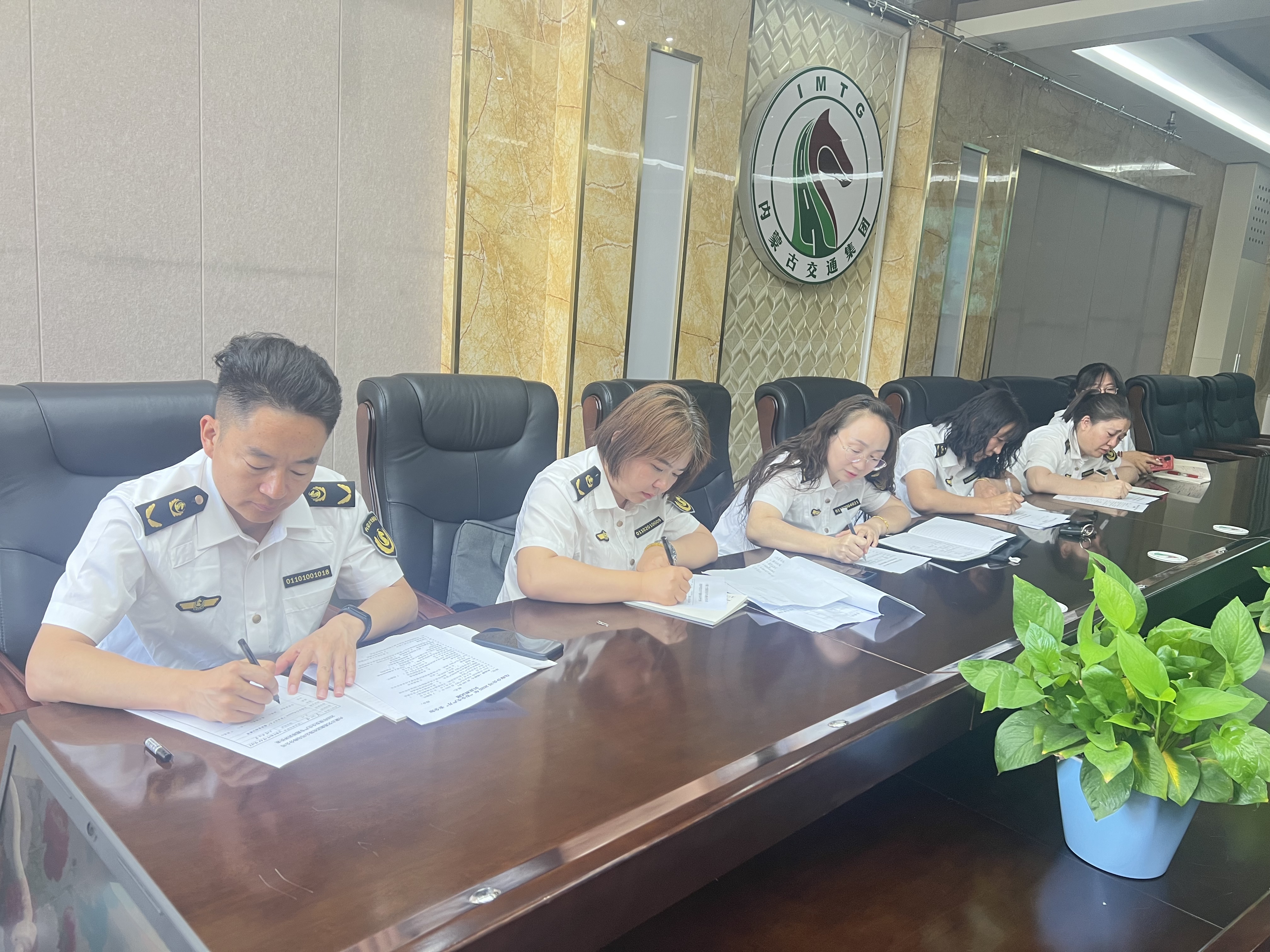 女人与公狍交酡女免费