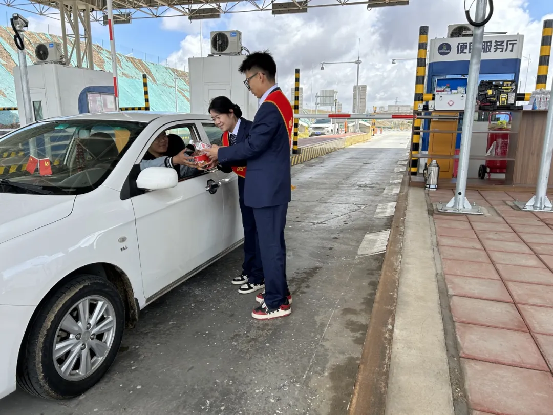 女人与公狍交酡女免费