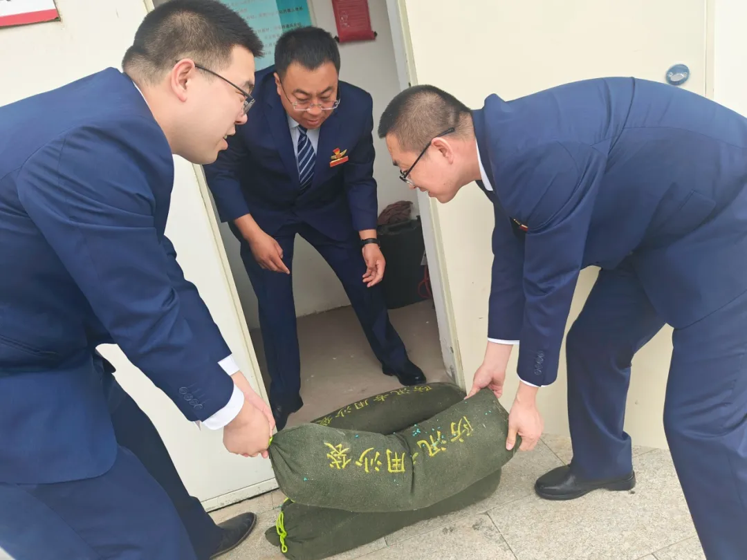 女人与公狍交酡女免费