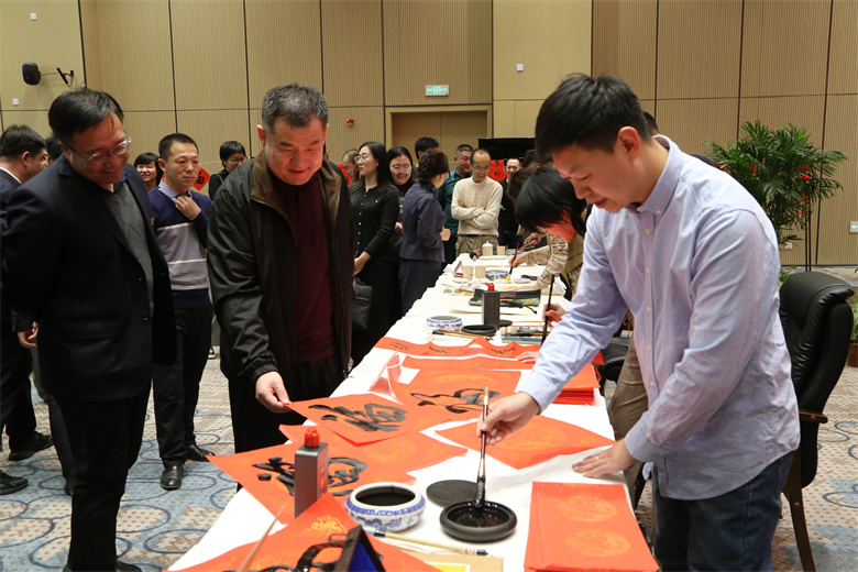 女人与公狍交酡女免费