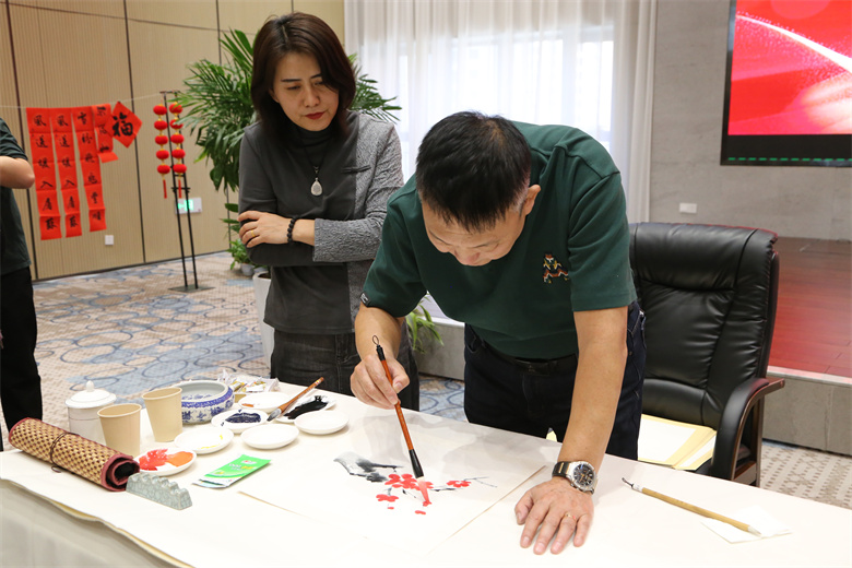 女人与公狍交酡女免费