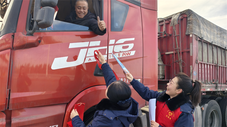 女人与公狍交酡女免费