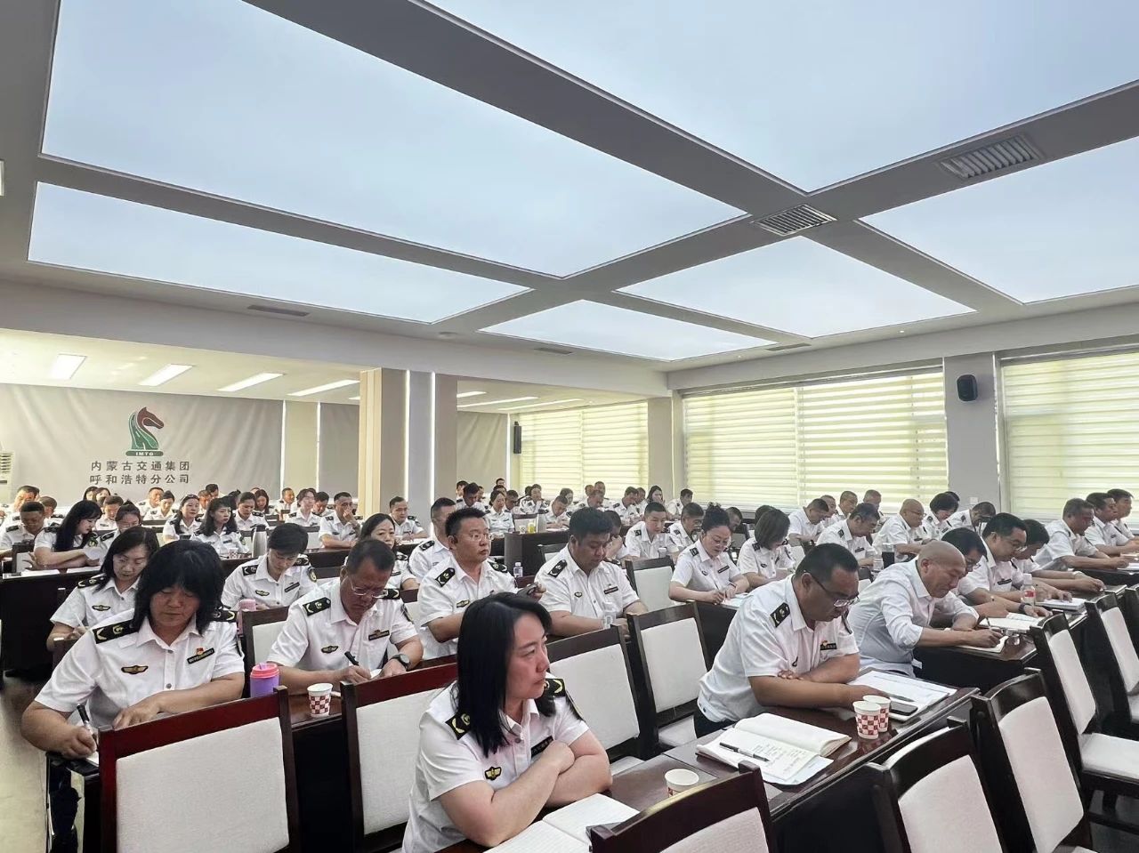 女人与公狍交酡女免费