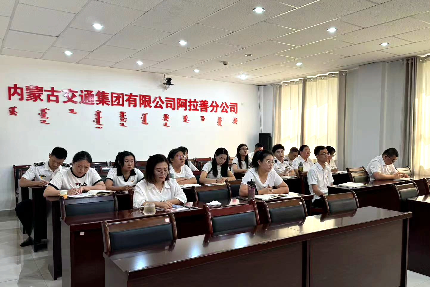 女人与公狍交酡女免费