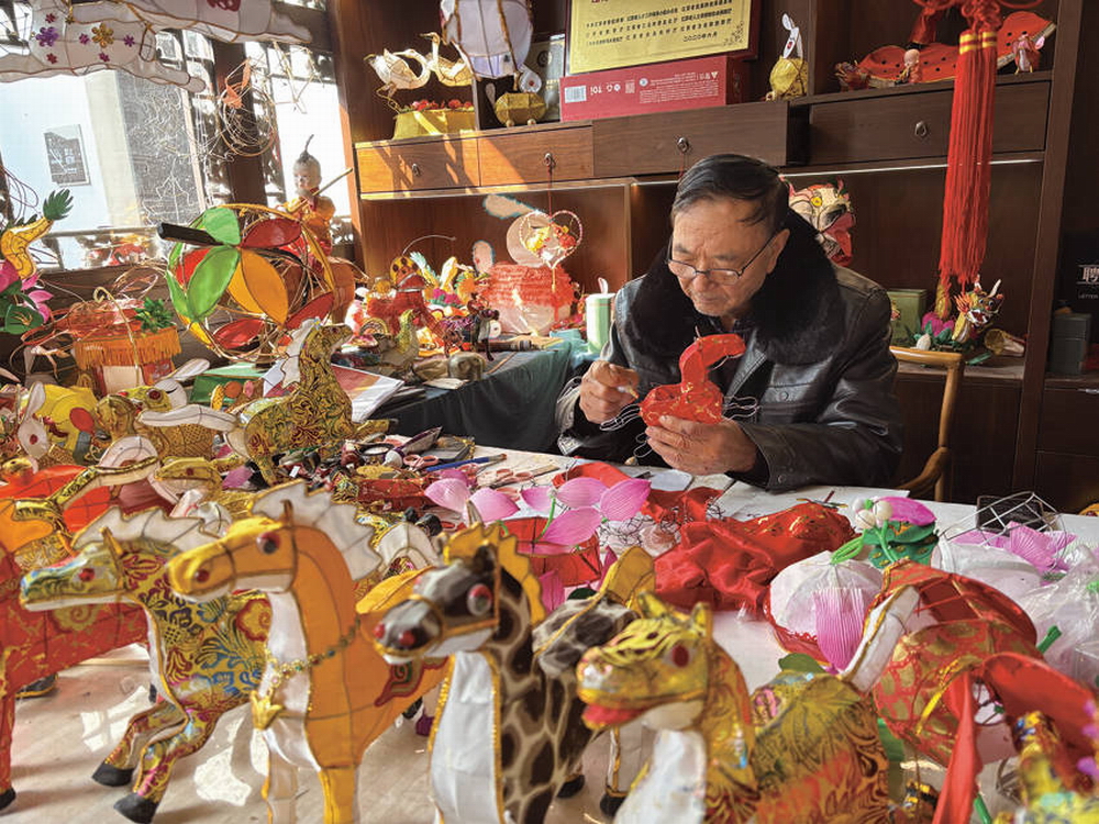 忙碌中的曹真荣