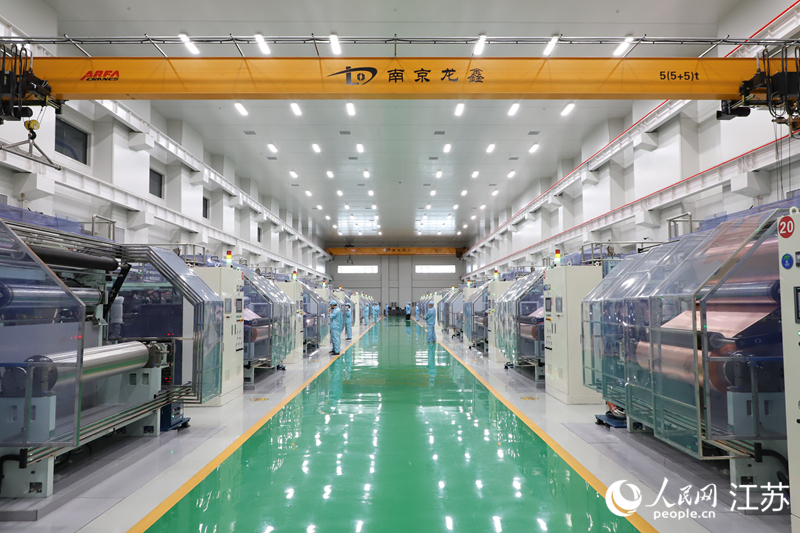 南京龙鑫电子科技有限公司生箔车间。人民网记者 王丹丹摄