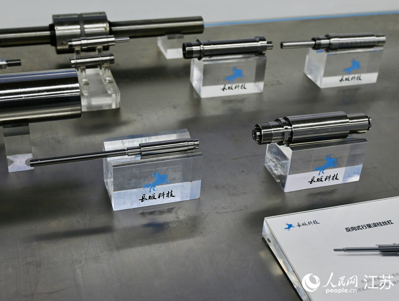 反向式行星滚柱丝。人民网 李静晔摄