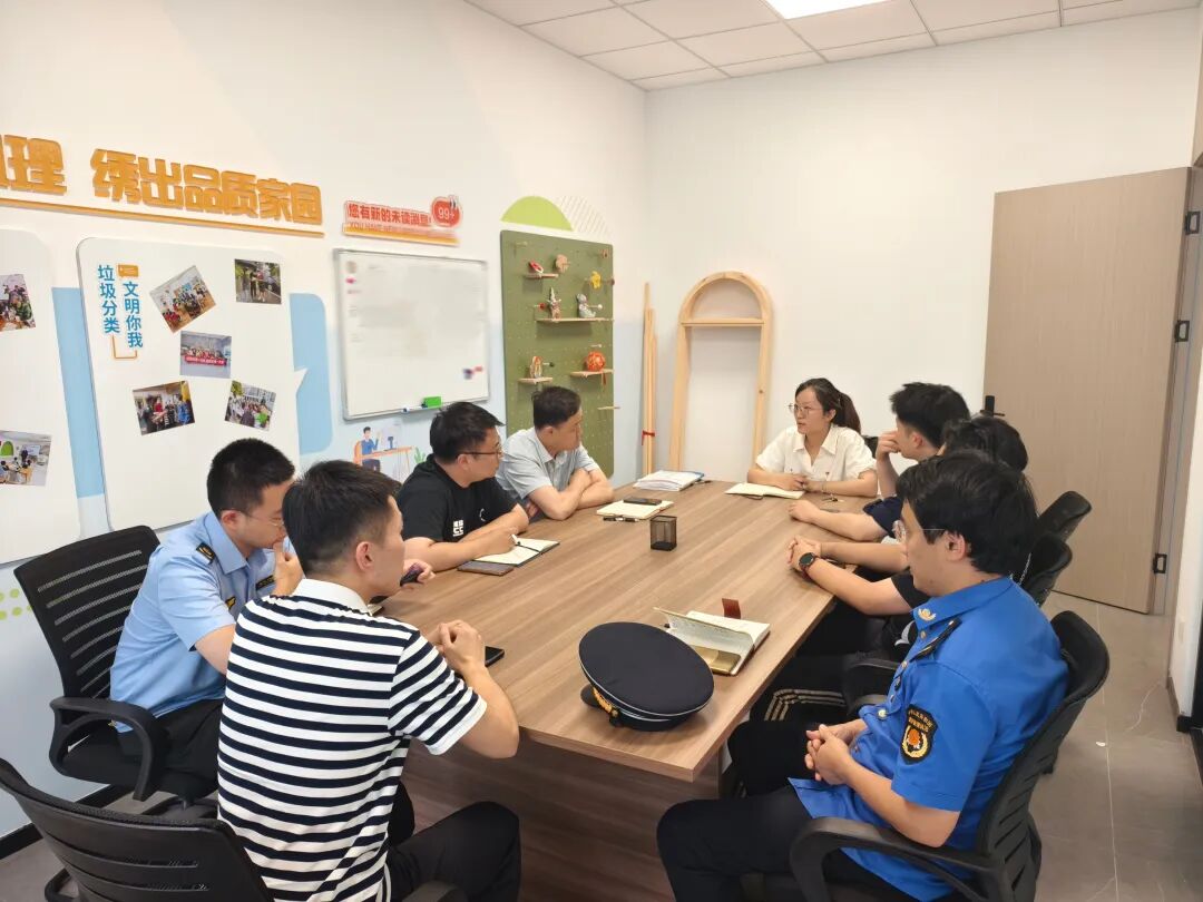 6月26日，席星竹与政府部门工作人员一起召开协商议事会。受访者供图